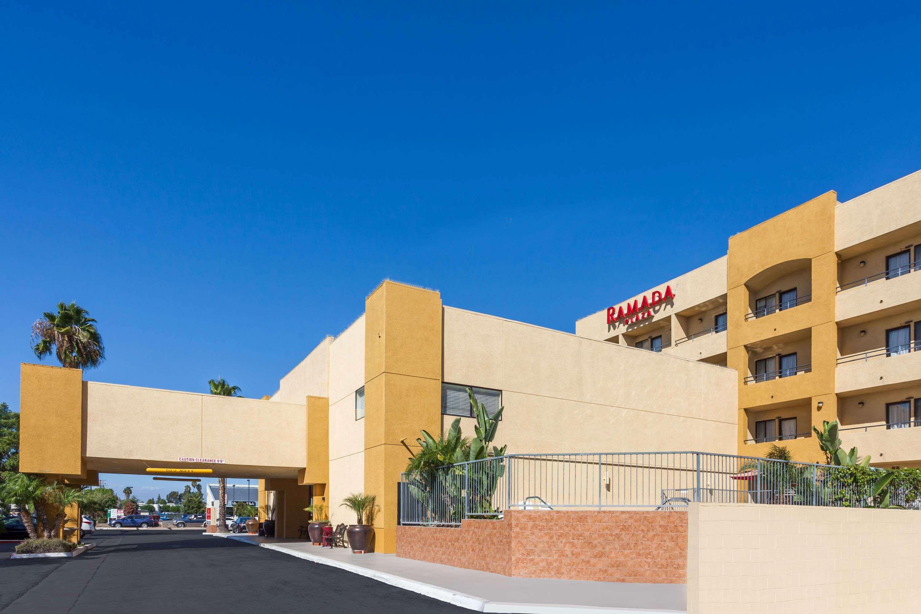 Ramada Plaza By Wyndham Garden Grove/Anaheim South Exterior foto