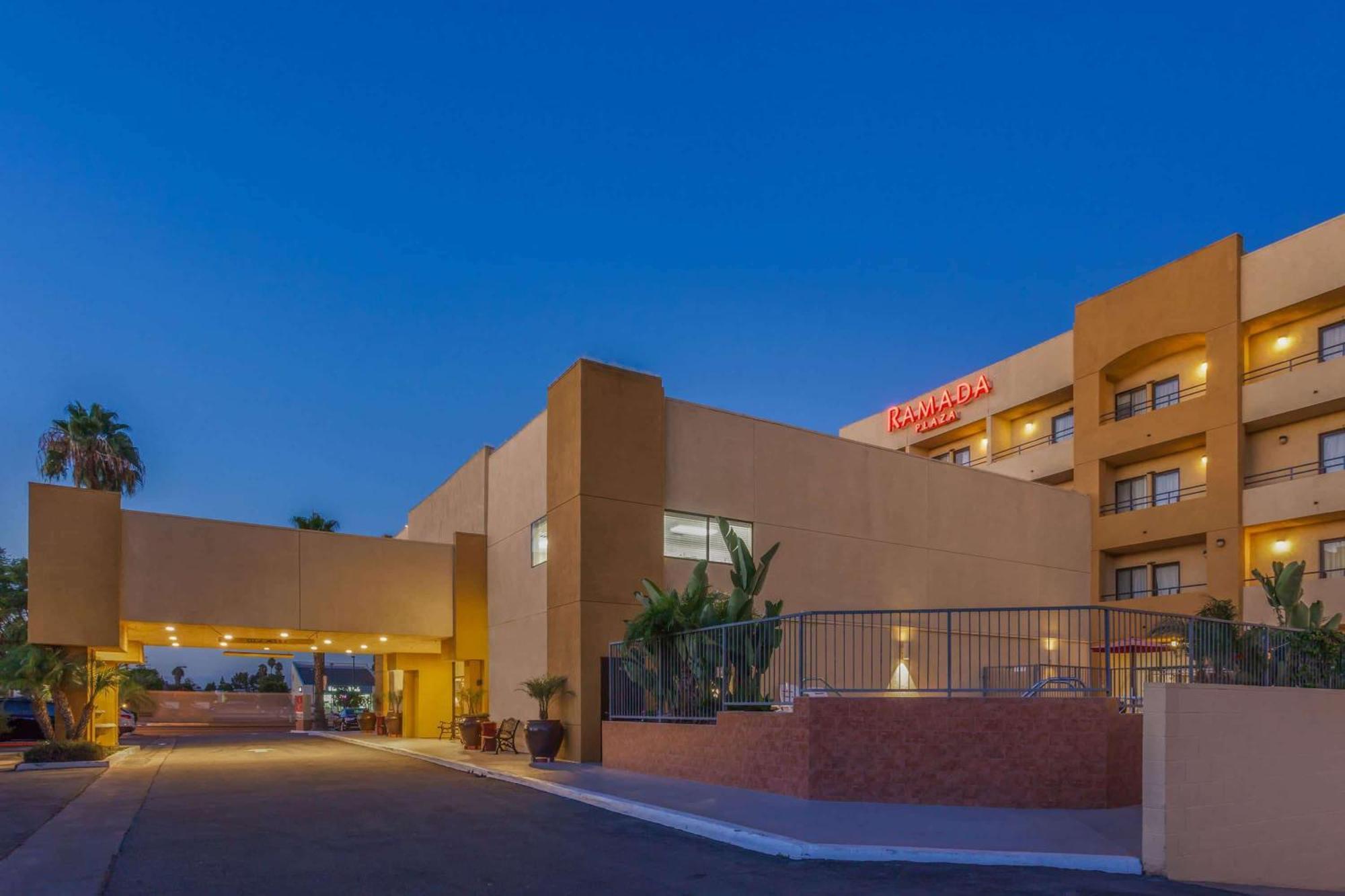 Ramada Plaza By Wyndham Garden Grove/Anaheim South Exterior foto