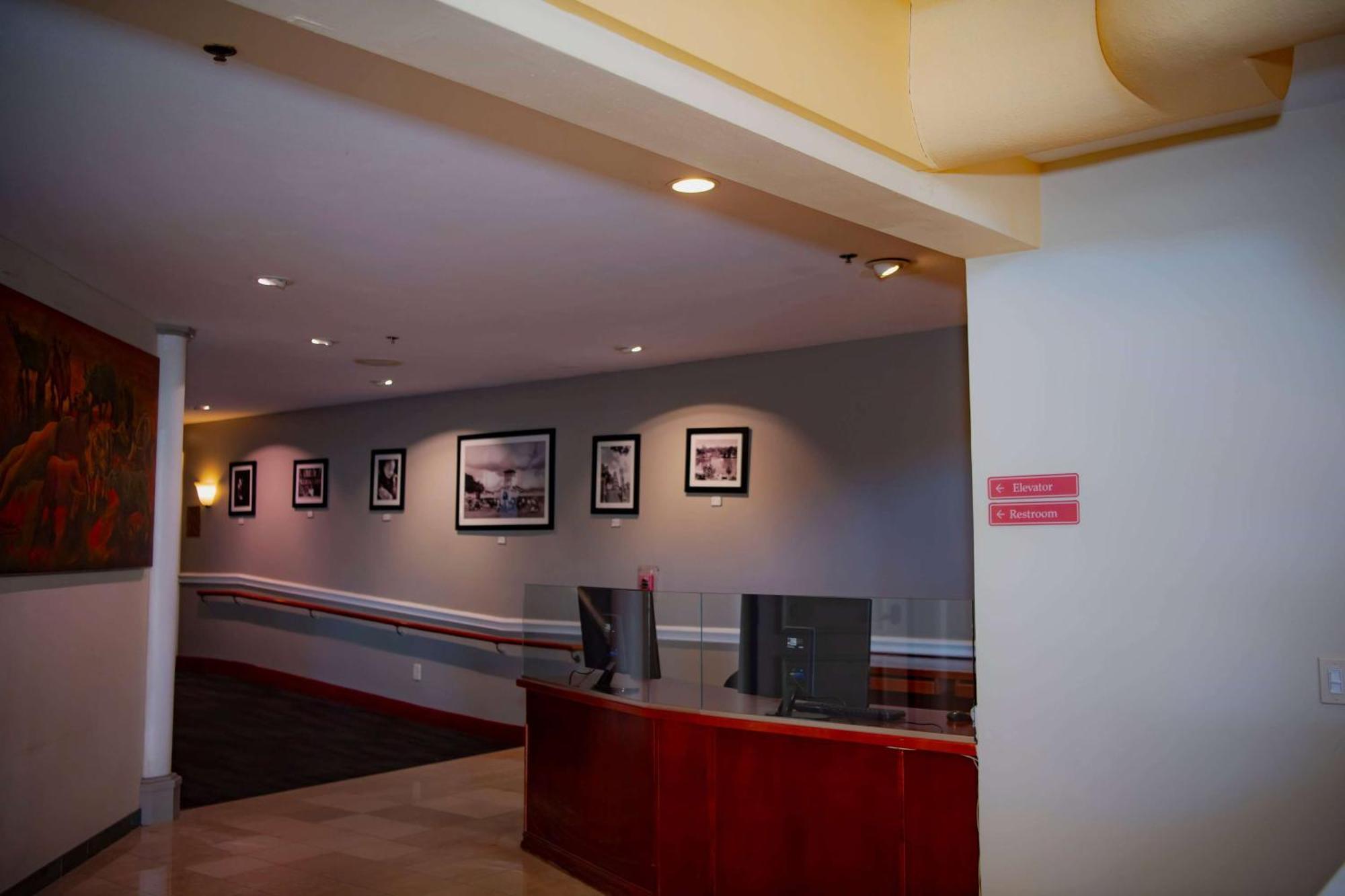 Ramada Plaza By Wyndham Garden Grove/Anaheim South Exterior foto